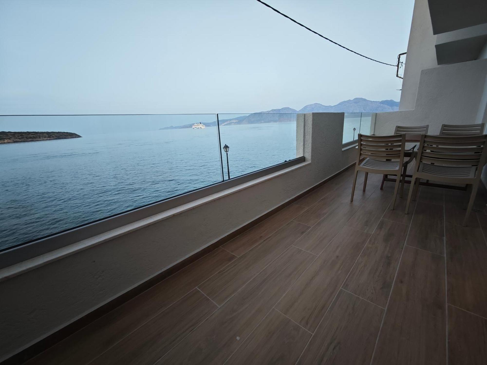 9 Muses Aparthotel